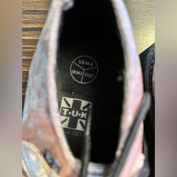 UNWORN T.U.K PINK CRUSHED VELVET VIVA MONDO CREEPER NWT - Picture 3 of 5